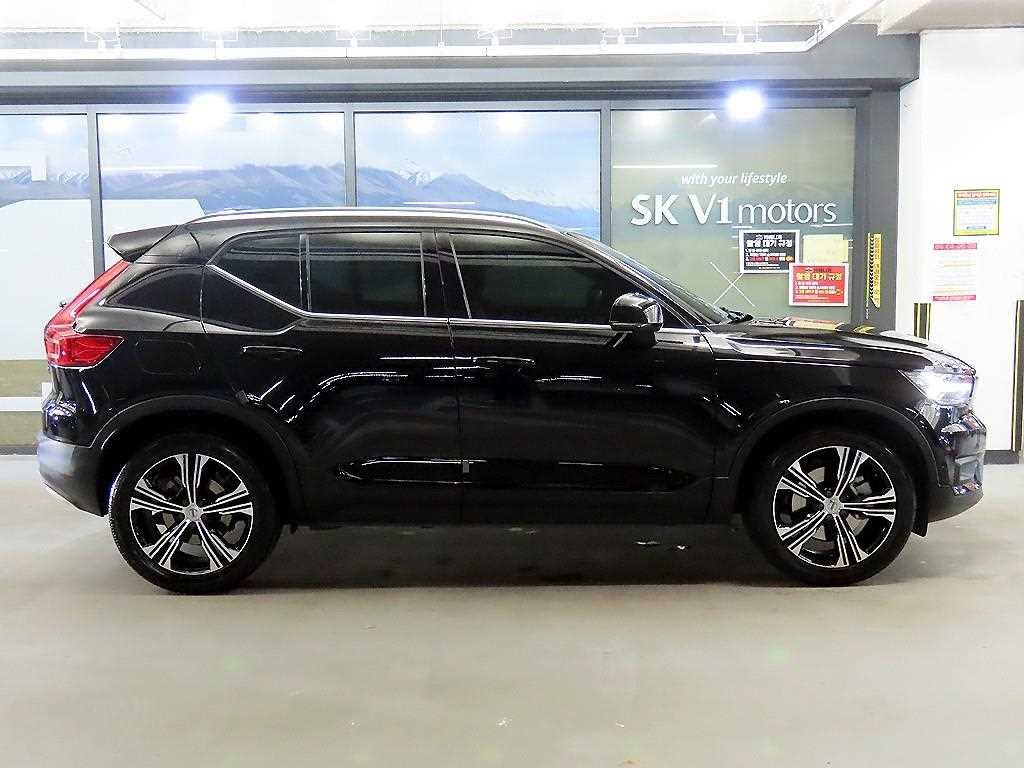 볼보 XC40 B4 AWD 인스크립션 이미지 3