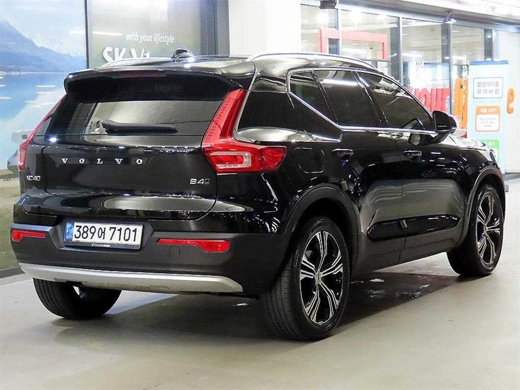 볼보 XC40 B4 AWD 인스크립션 이미지 4