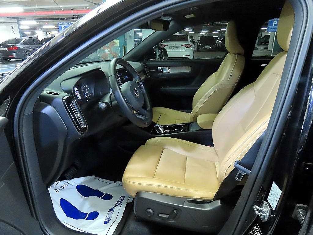 볼보 XC40 B4 AWD 인스크립션 이미지 6