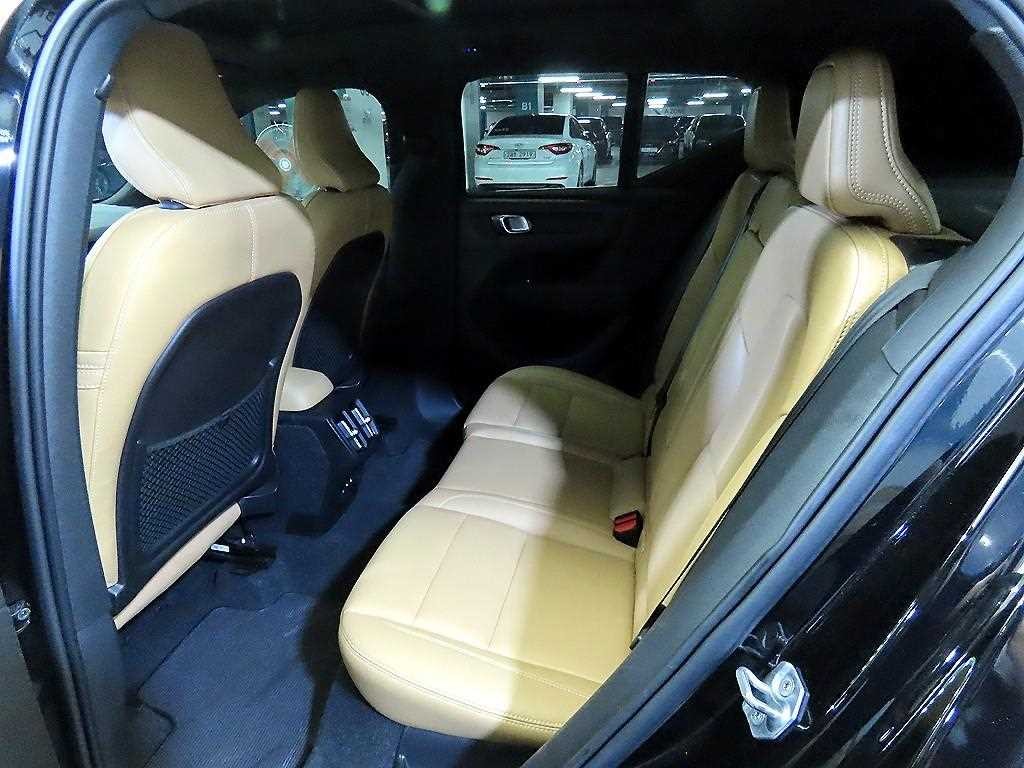 볼보 XC40 B4 AWD 인스크립션 이미지 7