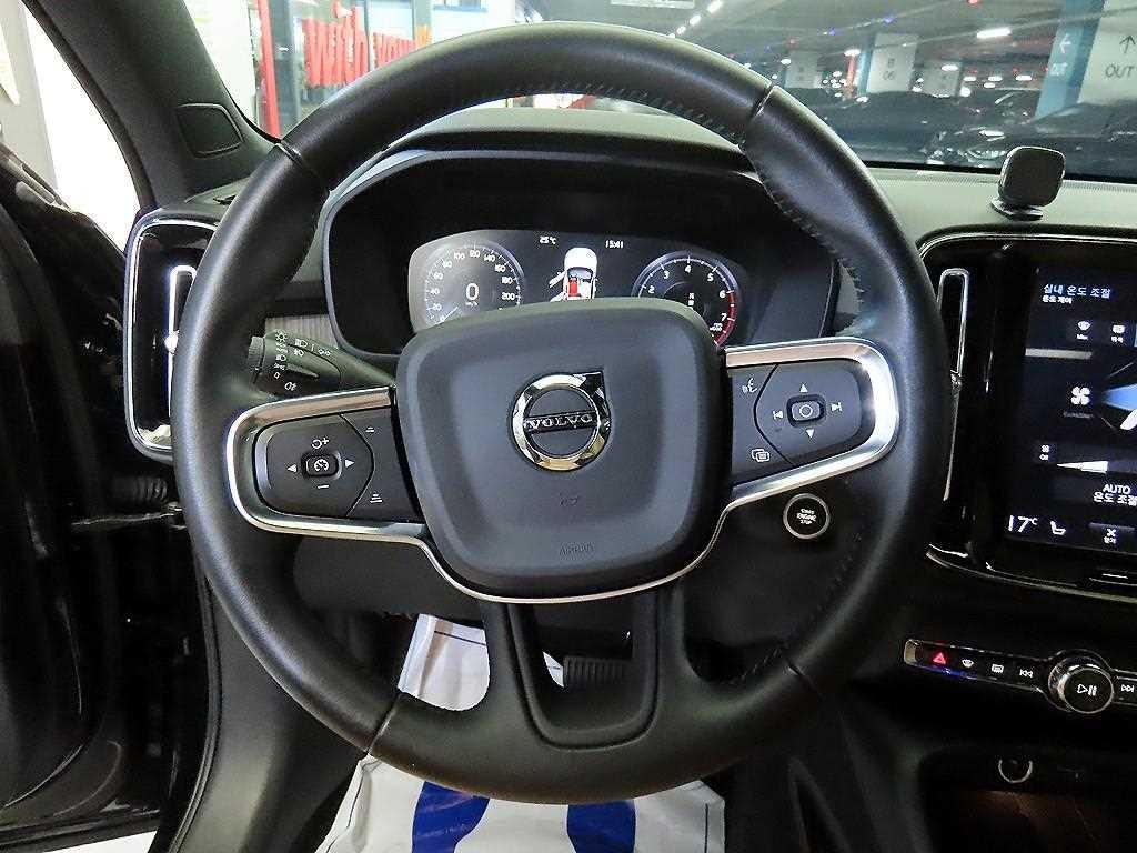 볼보 XC40 B4 AWD 인스크립션 이미지 8