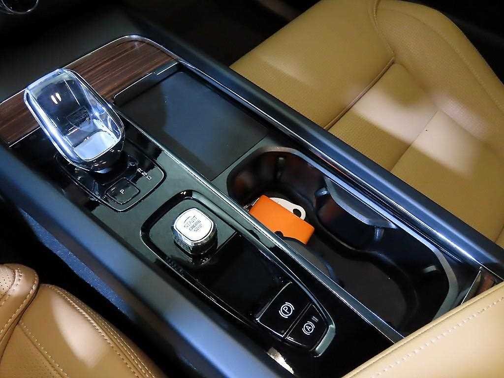 볼보 XC60 XC60(2세대) B6 AWD 울트라 브라이트 이미지 12