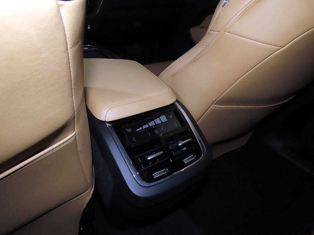볼보 XC60 XC60(2세대) B6 AWD 울트라 브라이트 이미지 15