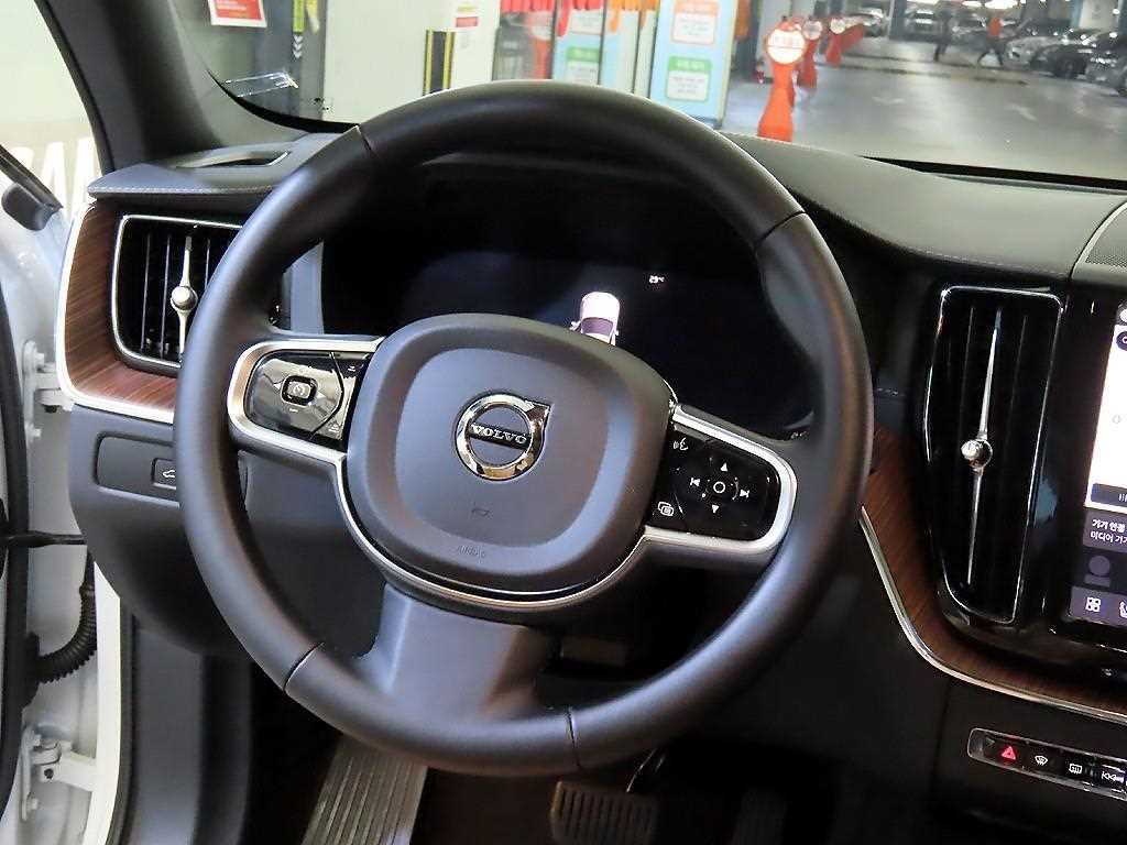 볼보 XC60 XC60(2세대) B6 AWD 울트라 브라이트 이미지 8