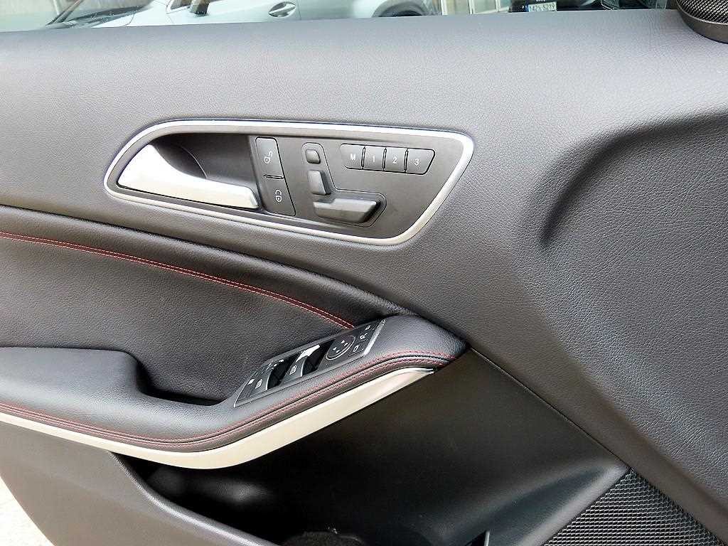 벤츠 GLA 클래스 GLA클래스 X156 GLA45 AMG 4MATIC 이미지 11