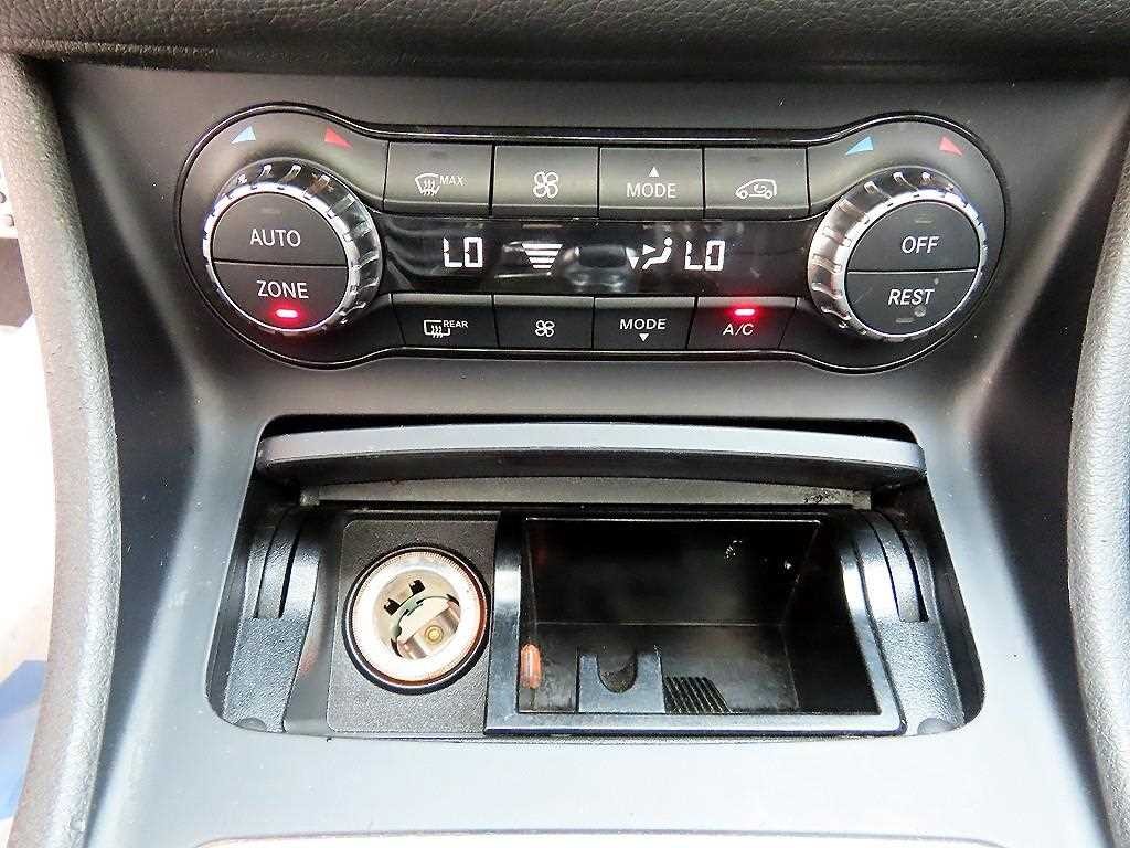 벤츠 GLA 클래스 GLA클래스 X156 GLA45 AMG 4MATIC 이미지 12