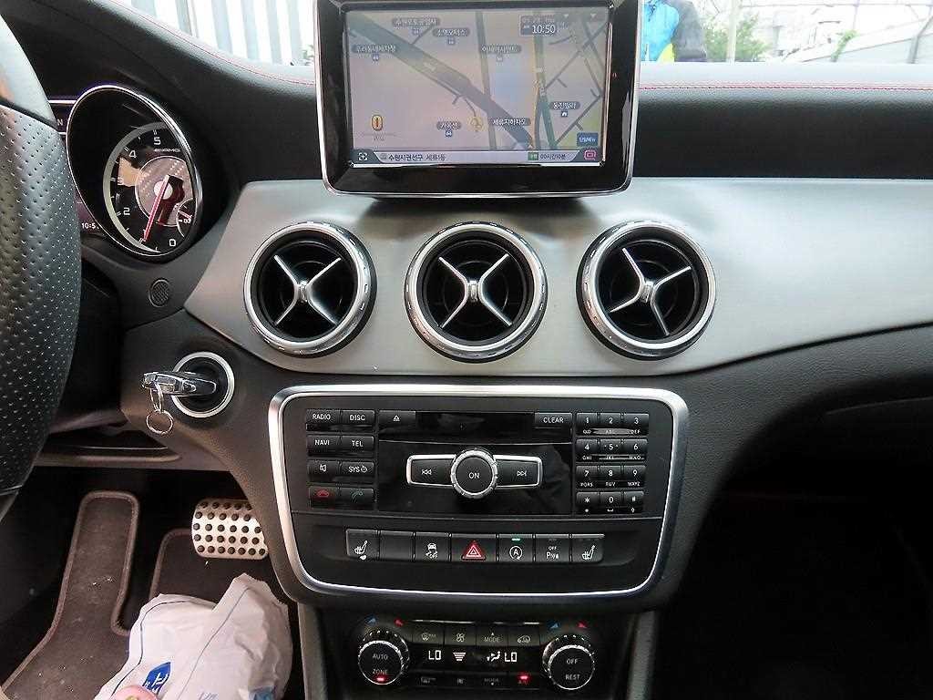 벤츠 GLA 클래스 GLA클래스 X156 GLA45 AMG 4MATIC 이미지 13