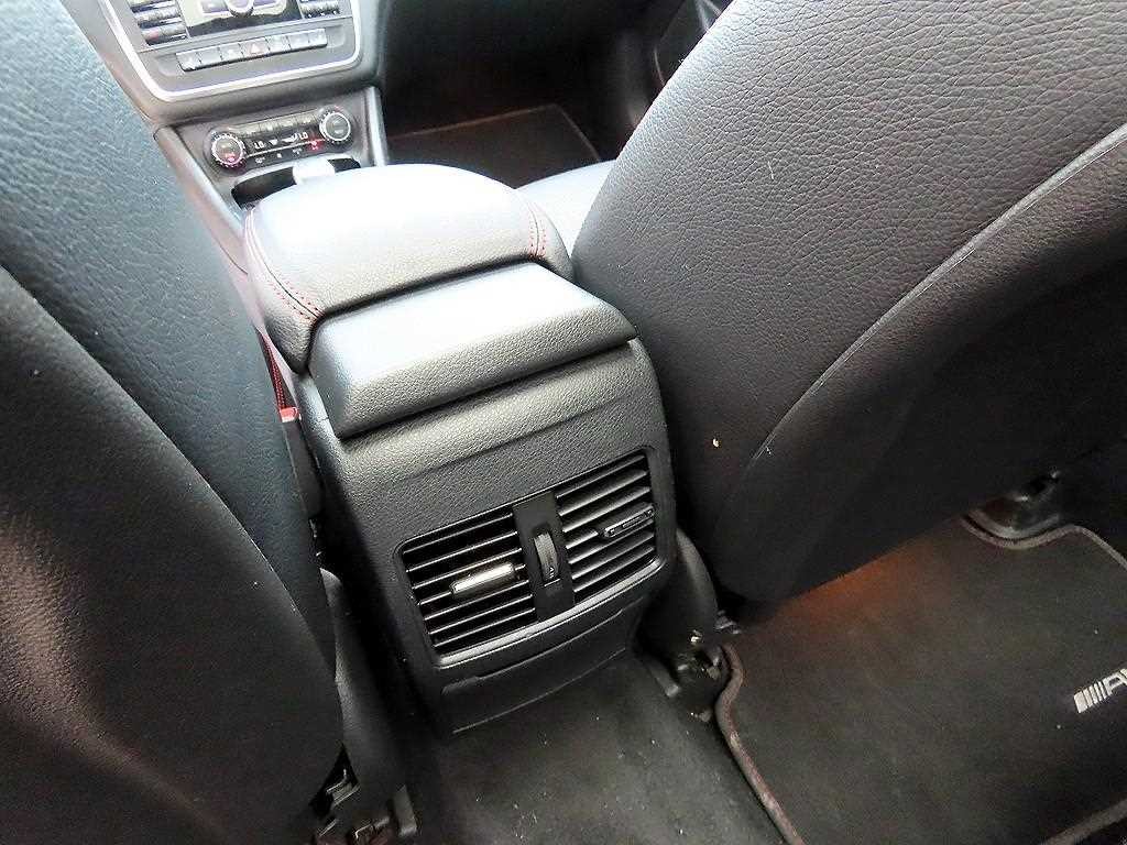 벤츠 GLA 클래스 GLA클래스 X156 GLA45 AMG 4MATIC 이미지 16