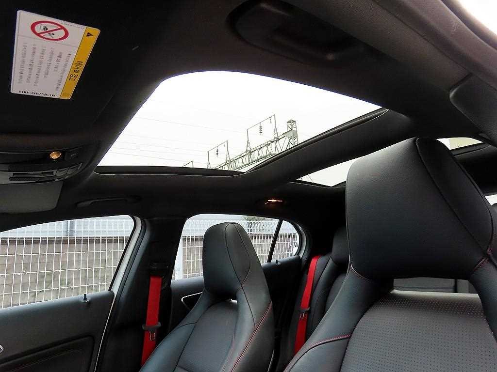 벤츠 GLA 클래스 GLA클래스 X156 GLA45 AMG 4MATIC 이미지 18