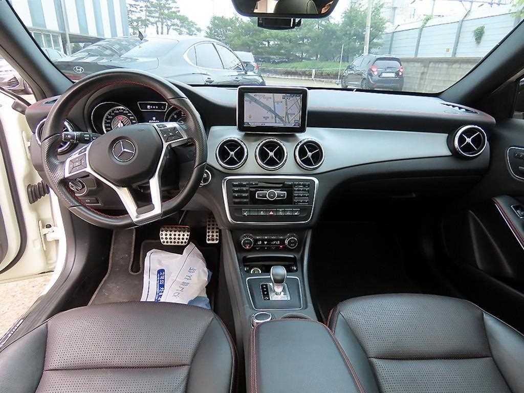 벤츠 GLA 클래스 GLA클래스 X156 GLA45 AMG 4MATIC 이미지 7