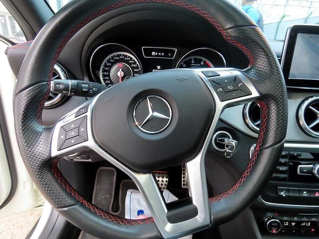 벤츠 GLA 클래스 GLA클래스 X156 GLA45 AMG 4MATIC 이미지 8