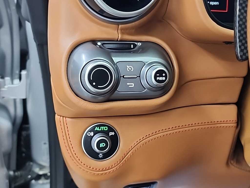 페라리 포르토피노 3.9 V8 이미지 16