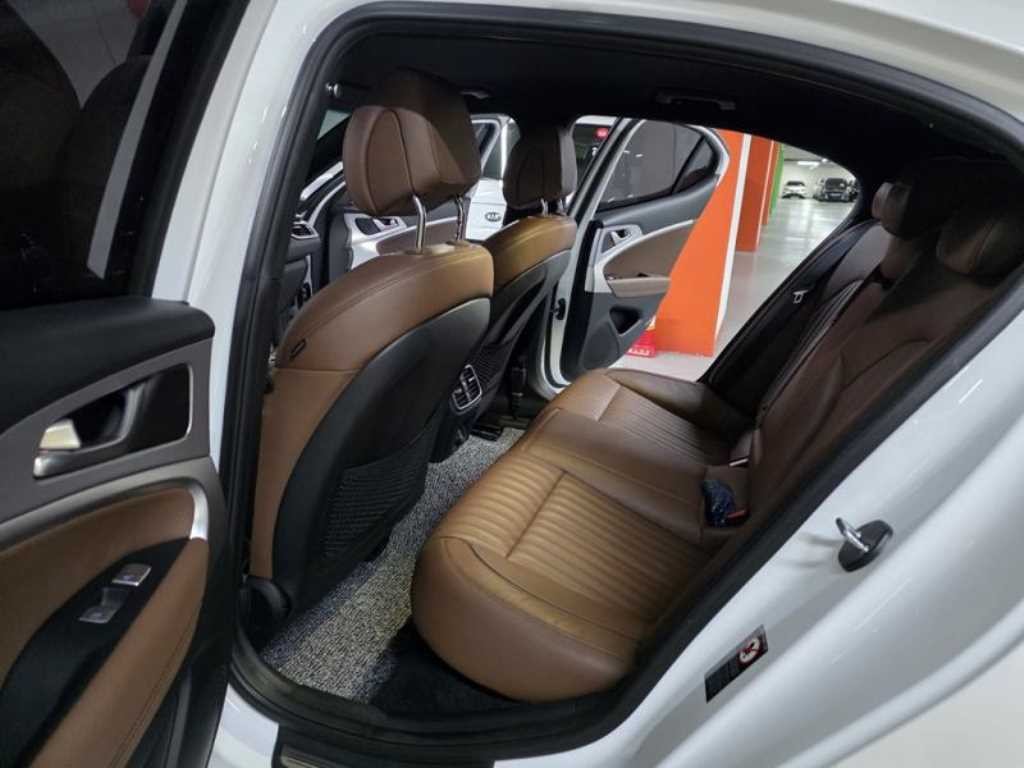 제네시스 G70 2.0T AWD 엘리트 이미지 8