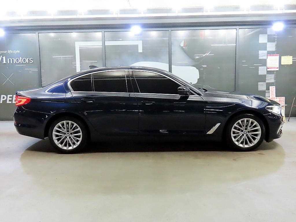 BMW 5시리즈 5시리즈 (G30) 530i M 스포츠 플러스 이미지 3