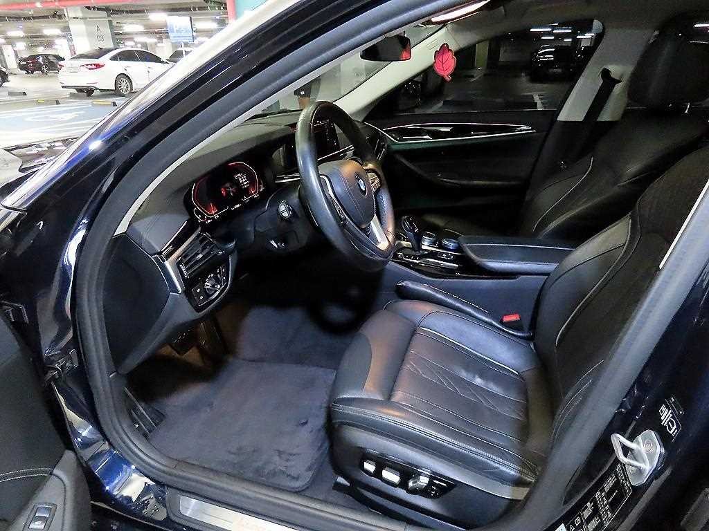 BMW 5시리즈 5시리즈 (G30) 530i M 스포츠 플러스 이미지 6