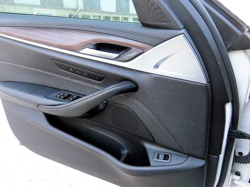 BMW 5시리즈 5시리즈 (G30) 520d xDrive M 스포츠 플러스 이미지 12