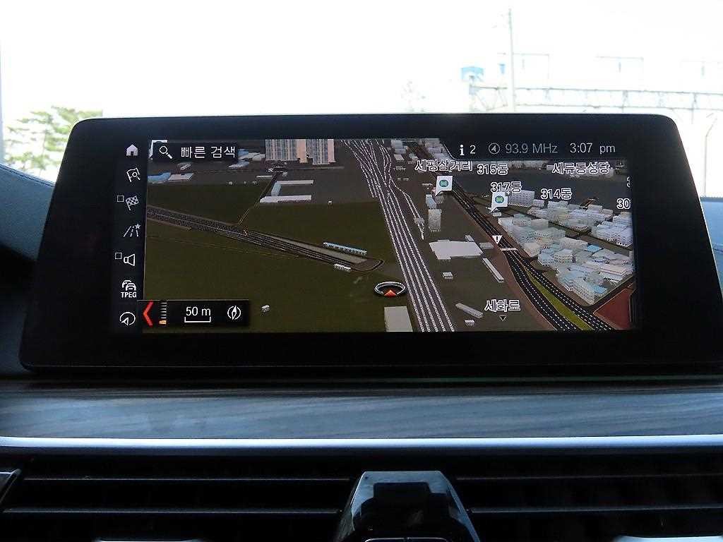 BMW 5시리즈 5시리즈 (G30) 520d xDrive M 스포츠 플러스 이미지 14