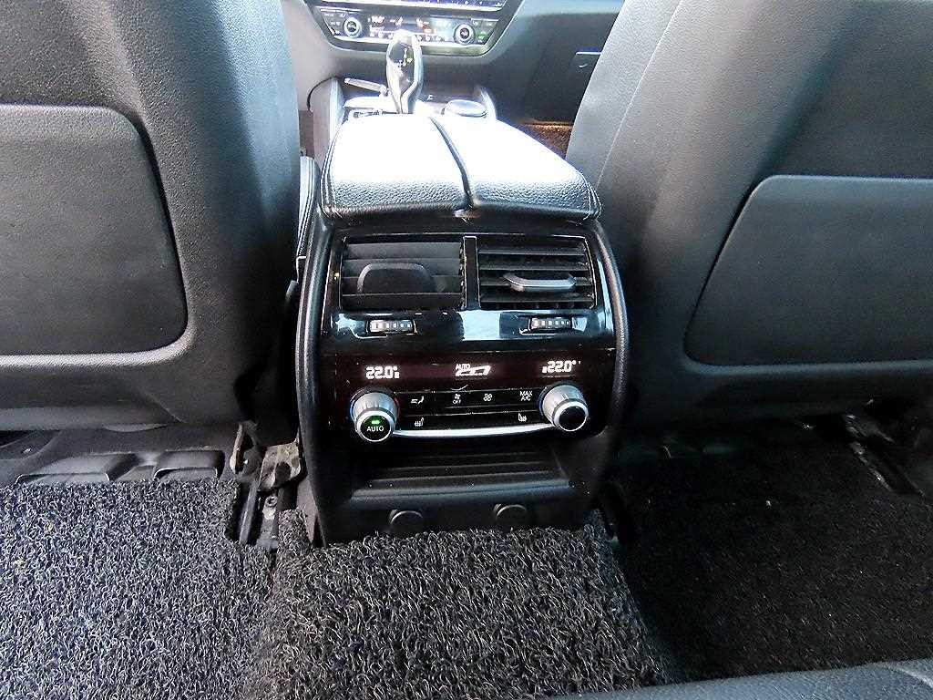 BMW 5시리즈 5시리즈 (G30) 520d xDrive M 스포츠 플러스 이미지 16