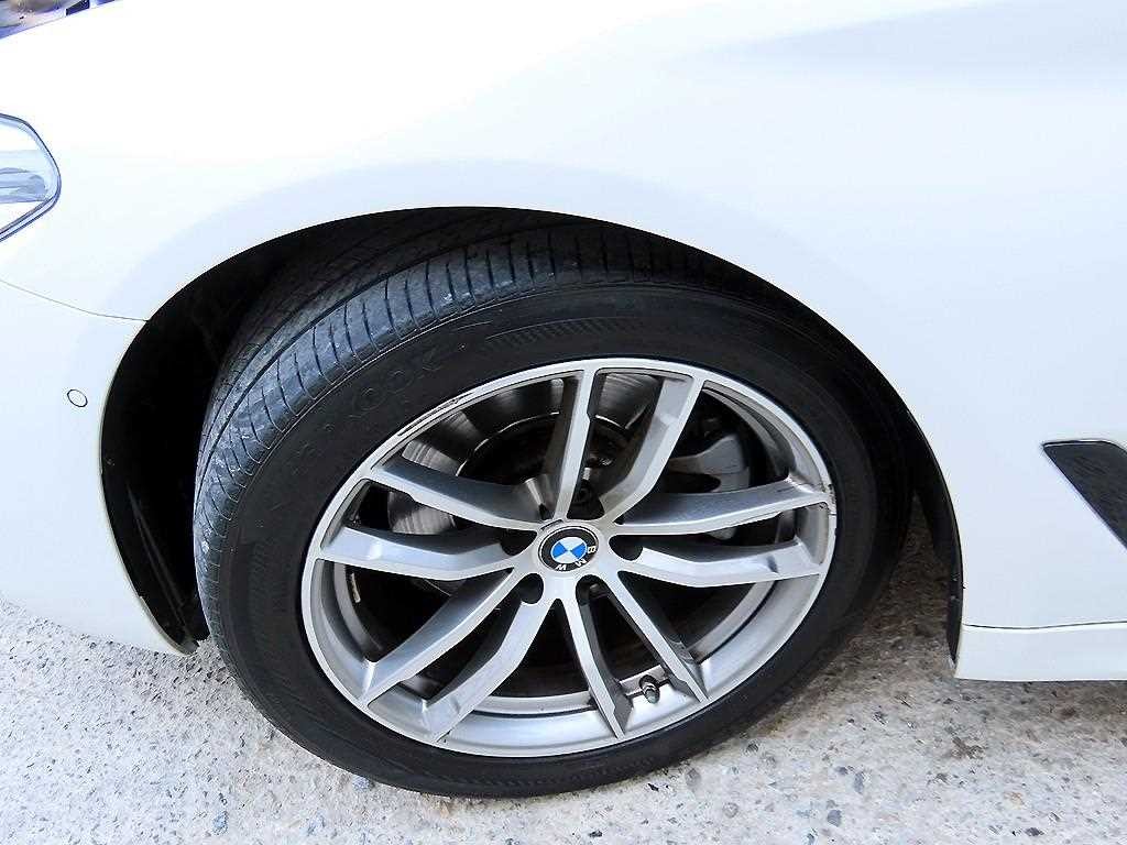 BMW 5시리즈 5시리즈 (G30) 520d xDrive M 스포츠 플러스 이미지 20