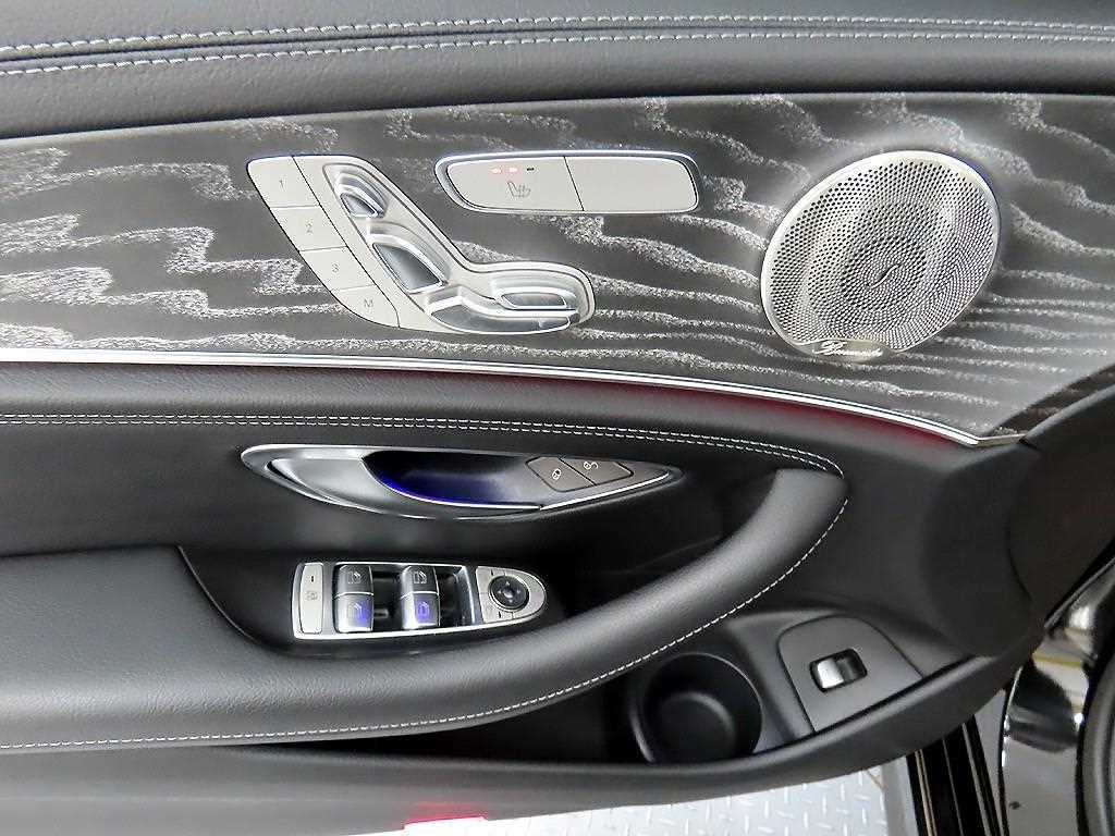 벤츠 E 클래스 E-클래스 W213 E300 4MATIC AMG LINE 이미지 11