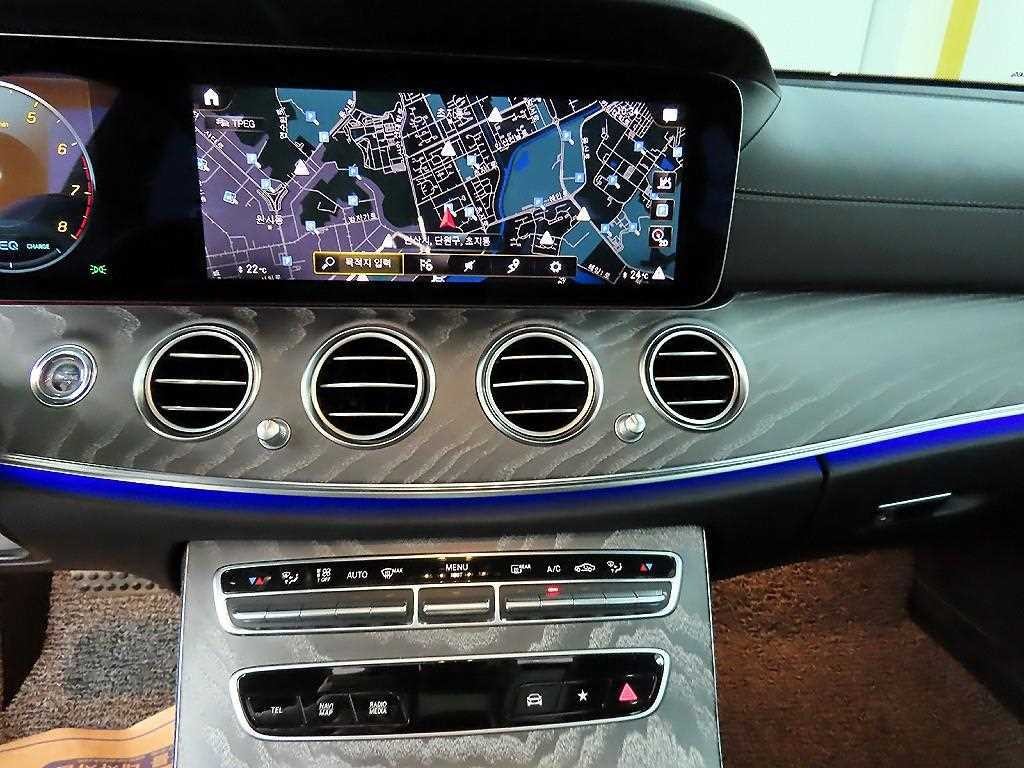 벤츠 E 클래스 E-클래스 W213 E300 4MATIC AMG LINE 이미지 14