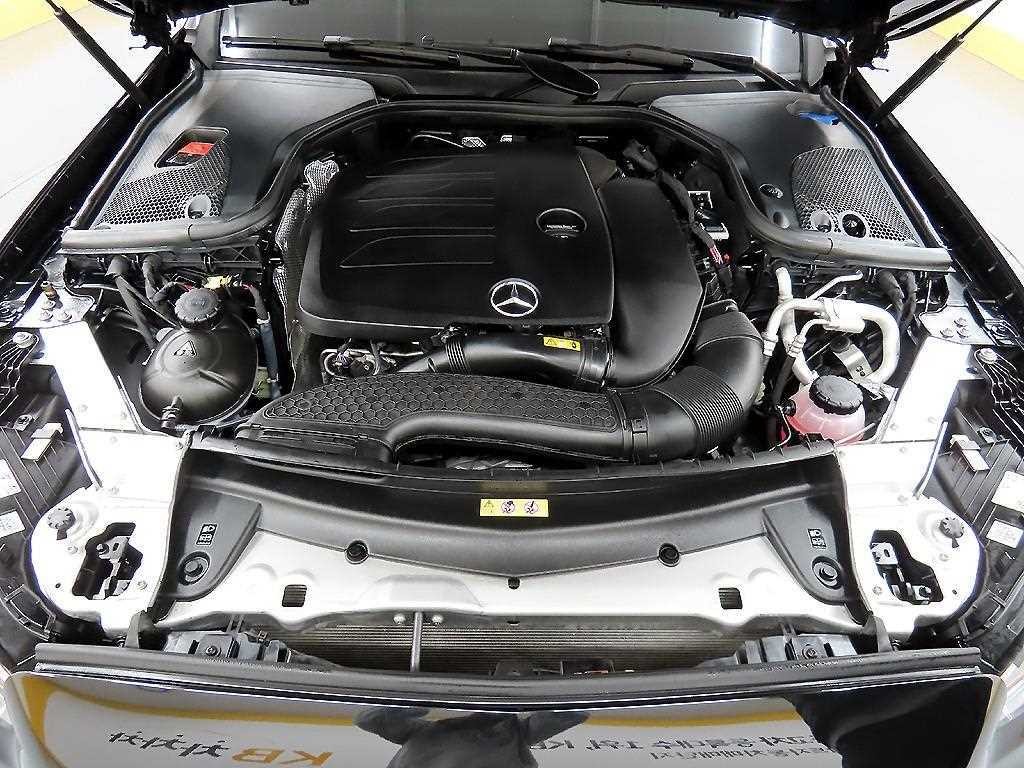 벤츠 E 클래스 E-클래스 W213 E300 4MATIC AMG LINE 이미지 19