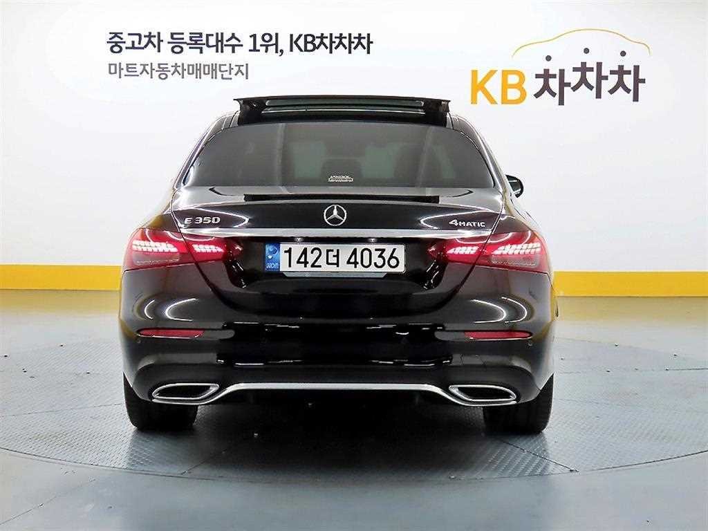 벤츠 E 클래스 E-클래스 W213 E300 4MATIC AMG LINE 이미지 3