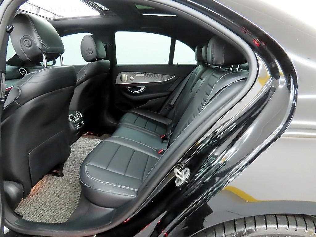 벤츠 E 클래스 E-클래스 W213 E300 4MATIC AMG LINE 이미지 6