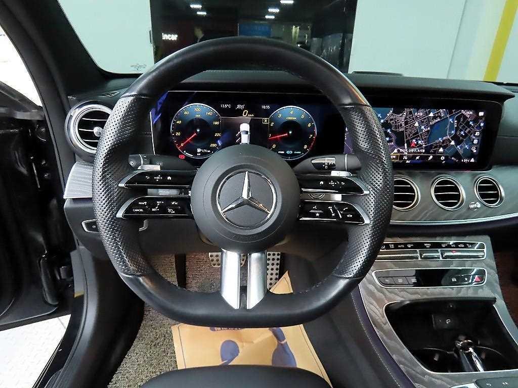 벤츠 E 클래스 E-클래스 W213 E300 4MATIC AMG LINE 이미지 9