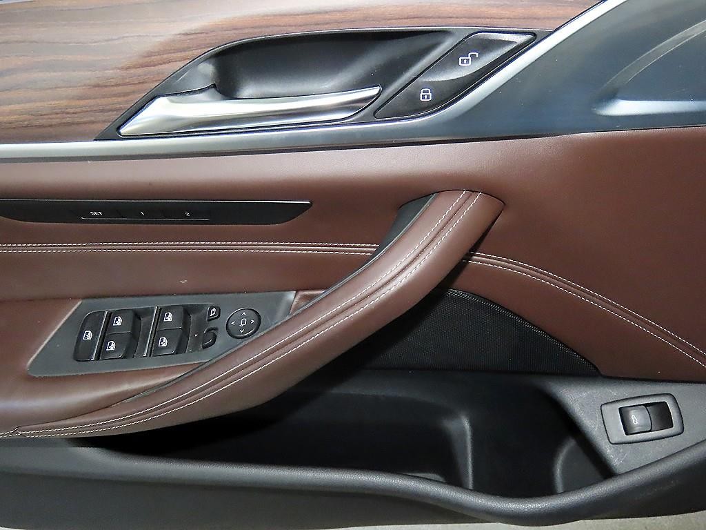 BMW 5시리즈 5시리즈 (G30) 530i M 스포츠 플러스 이미지 14