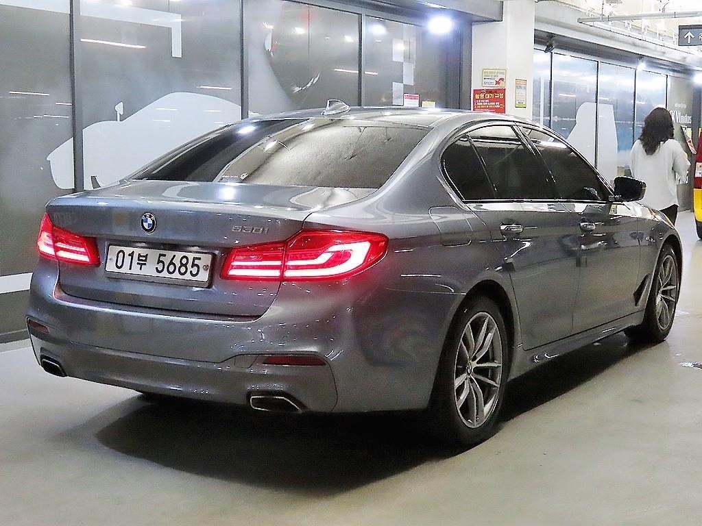BMW 5시리즈 5시리즈 (G30) 530i M 스포츠 플러스 이미지 4