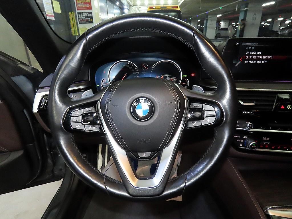 BMW 5시리즈 5시리즈 (G30) 530i M 스포츠 플러스 이미지 8