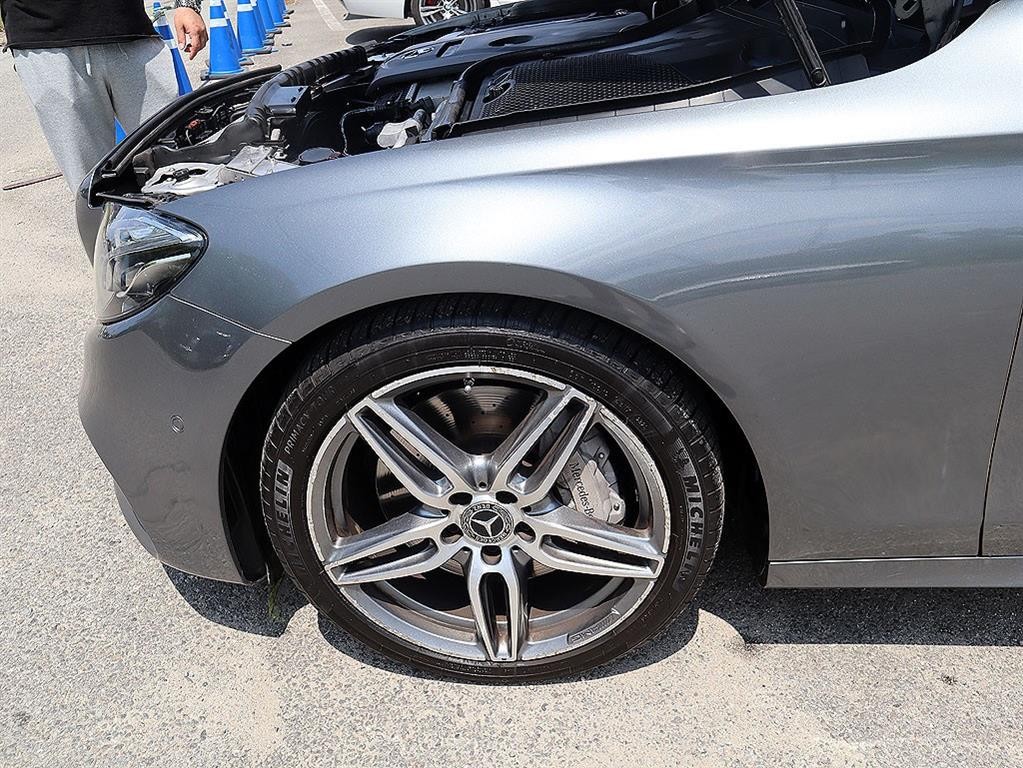 벤츠 E 클래스 E-클래스 W213 E300 AMG LINE 이미지 18
