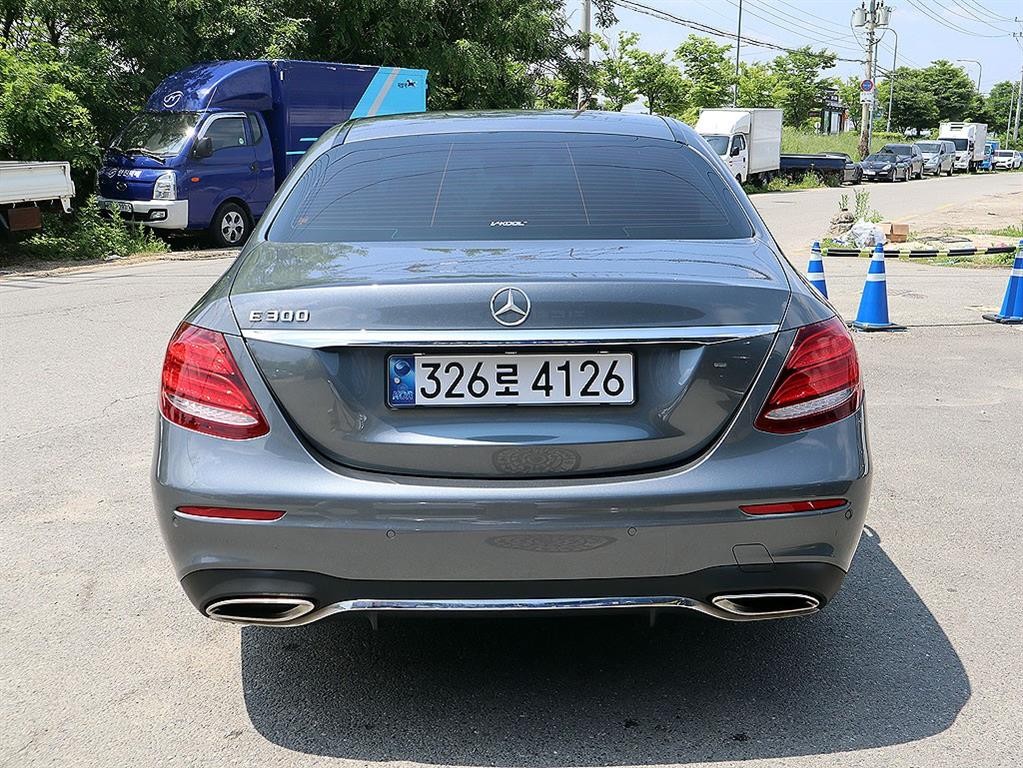 벤츠 E 클래스 E-클래스 W213 E300 AMG LINE 이미지 3