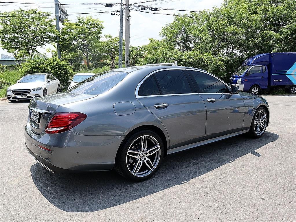 벤츠 E 클래스 E-클래스 W213 E300 AMG LINE 이미지 4