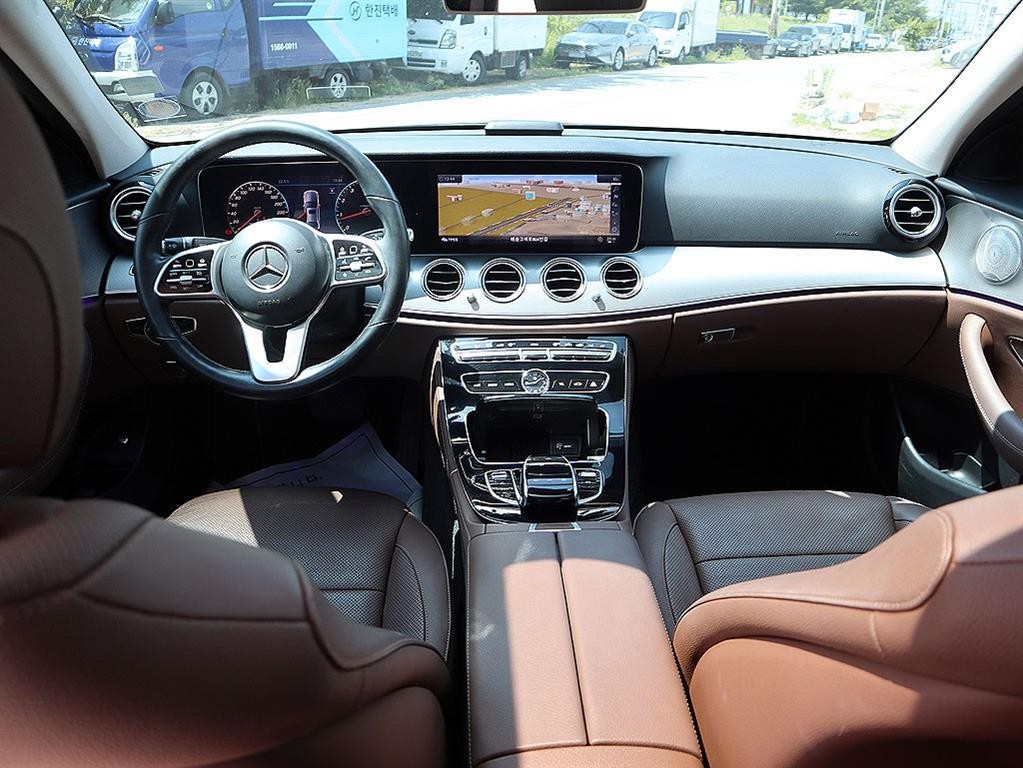 벤츠 E 클래스 E-클래스 W213 E300 AMG LINE 이미지 5