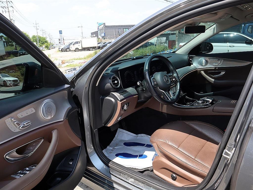 벤츠 E 클래스 E-클래스 W213 E300 AMG LINE 이미지 6