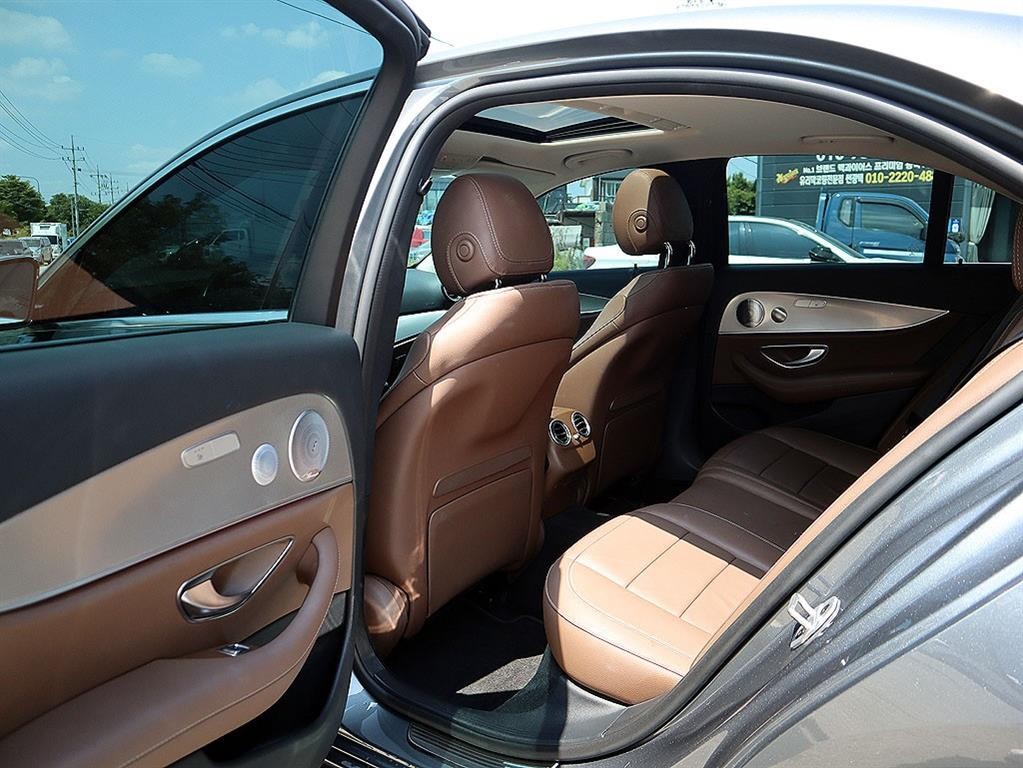 벤츠 E 클래스 E-클래스 W213 E300 AMG LINE 이미지 7