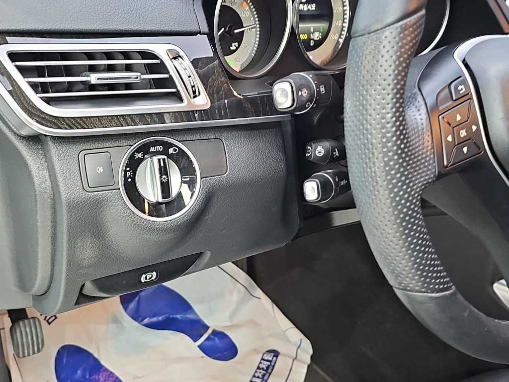 벤츠 E 클래스 E-클래스 W212 E300 4MATIC 아방가르드 이미지 18