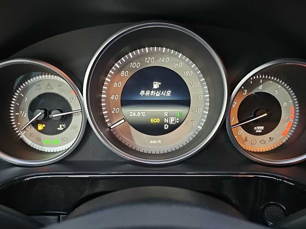 벤츠 E 클래스 E-클래스 W212 E300 4MATIC 아방가르드 이미지 6