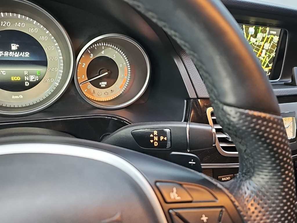 벤츠 E 클래스 E-클래스 W212 E300 4MATIC 아방가르드 이미지 8