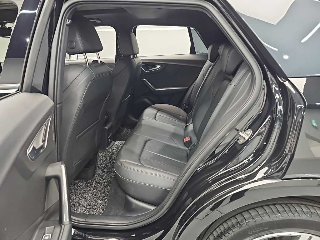 아우디 Q2 35 TDI 프리미엄 이미지 12