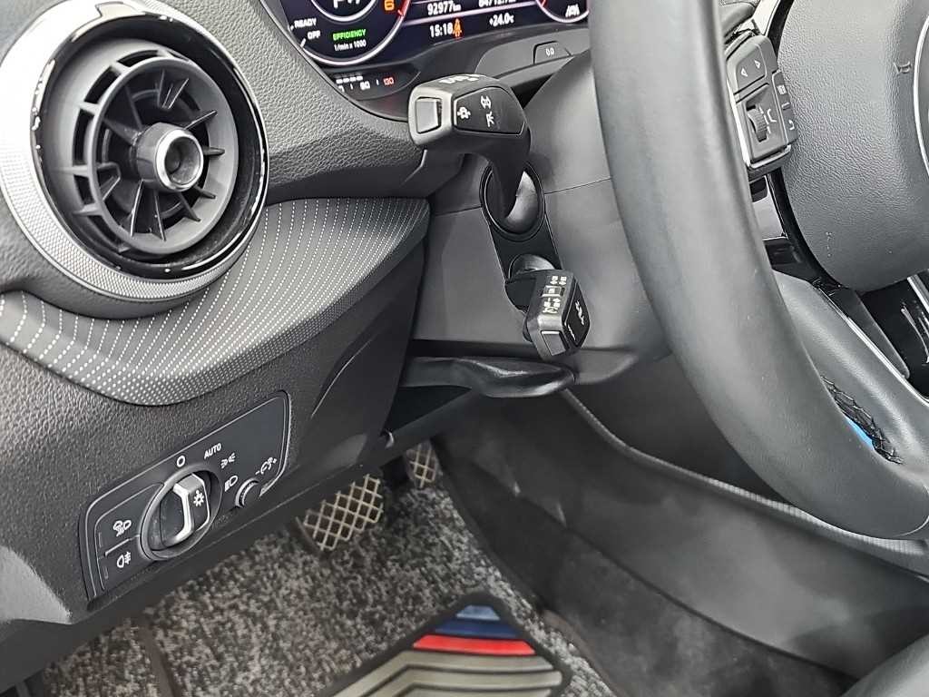 아우디 Q2 35 TDI 프리미엄 이미지 17