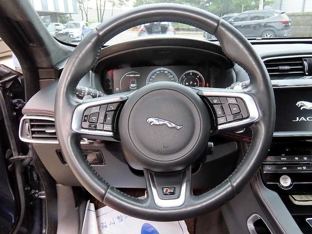 재규어 F-PACE 30d S 이미지 8