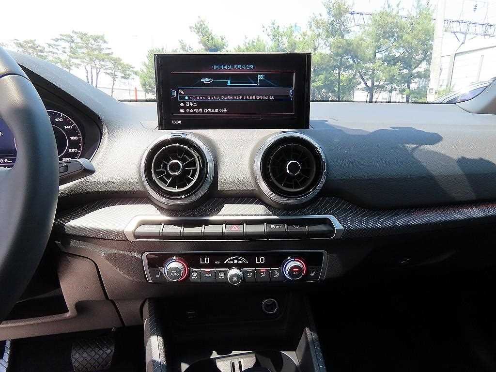 아우디 Q2 35 TDI 프리미엄 이미지 13