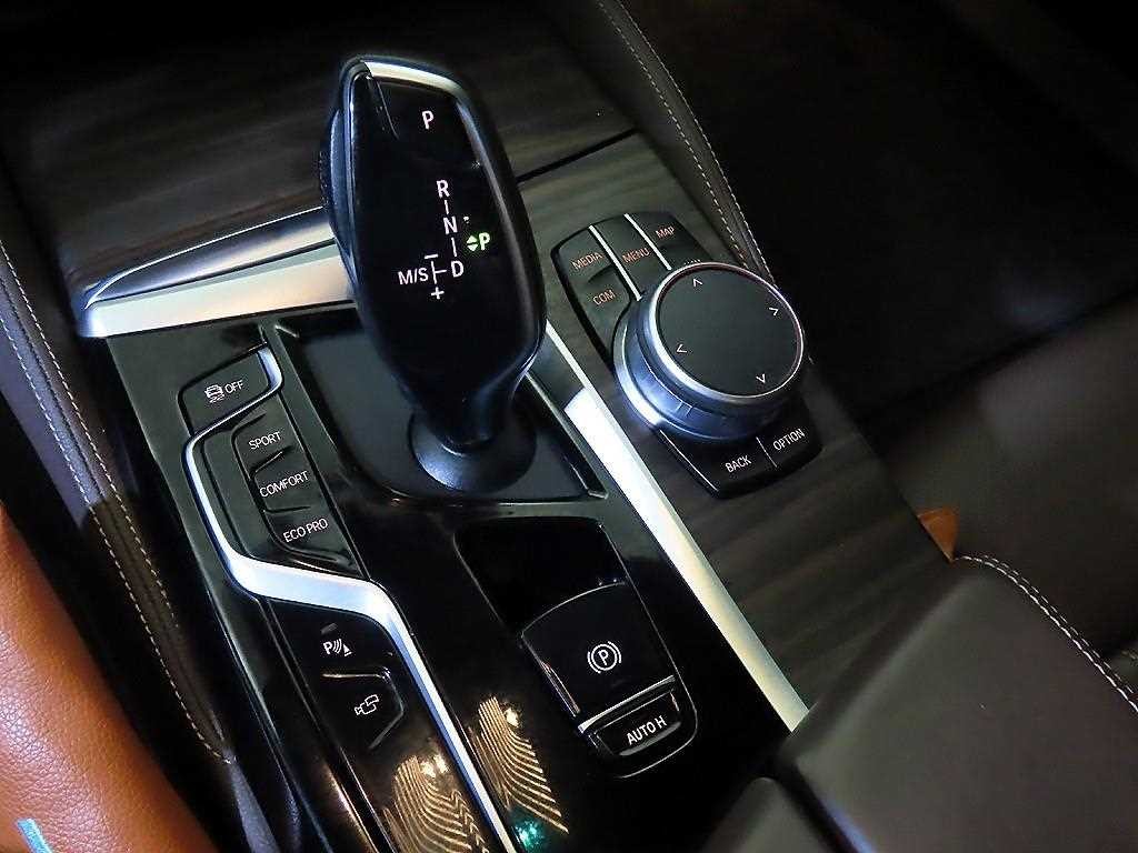 BMW 5시리즈 5시리즈 (G30) 523d M 스포츠 이미지 12