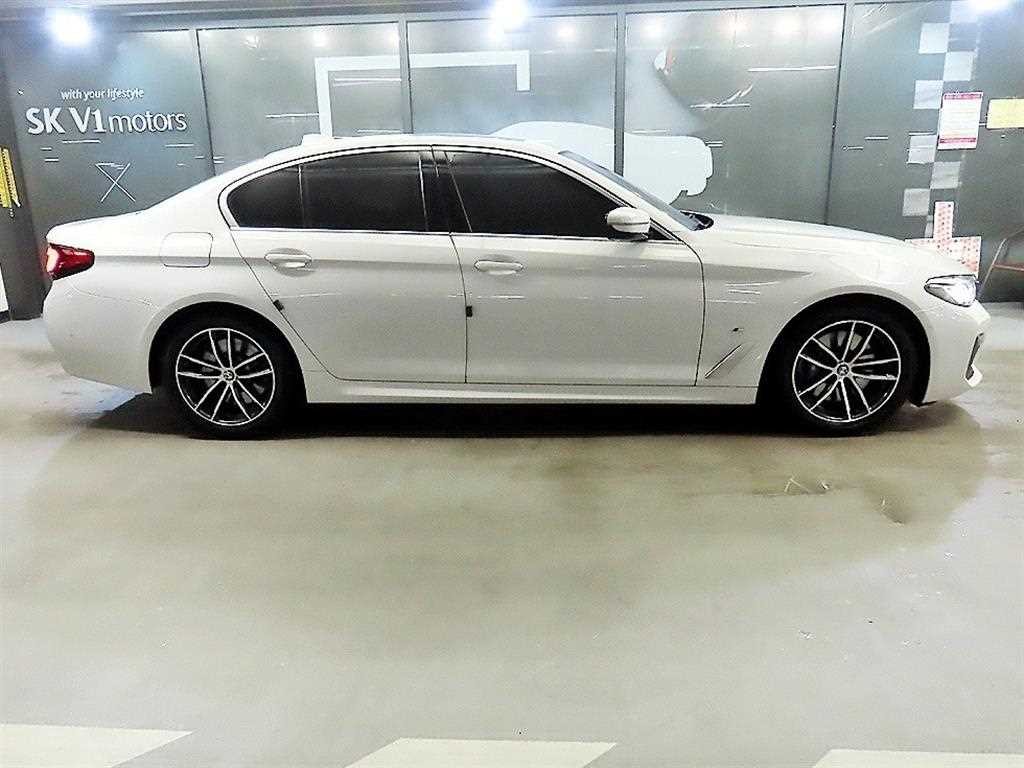 BMW 5시리즈 5시리즈 (G30) 523d M 스포츠 이미지 3