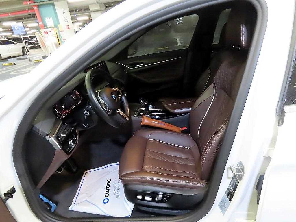 BMW 5시리즈 5시리즈 (G30) 523d M 스포츠 이미지 6