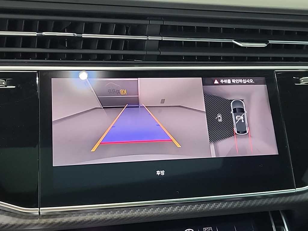 아우디 RSQ8 퍼포먼스 이미지 16