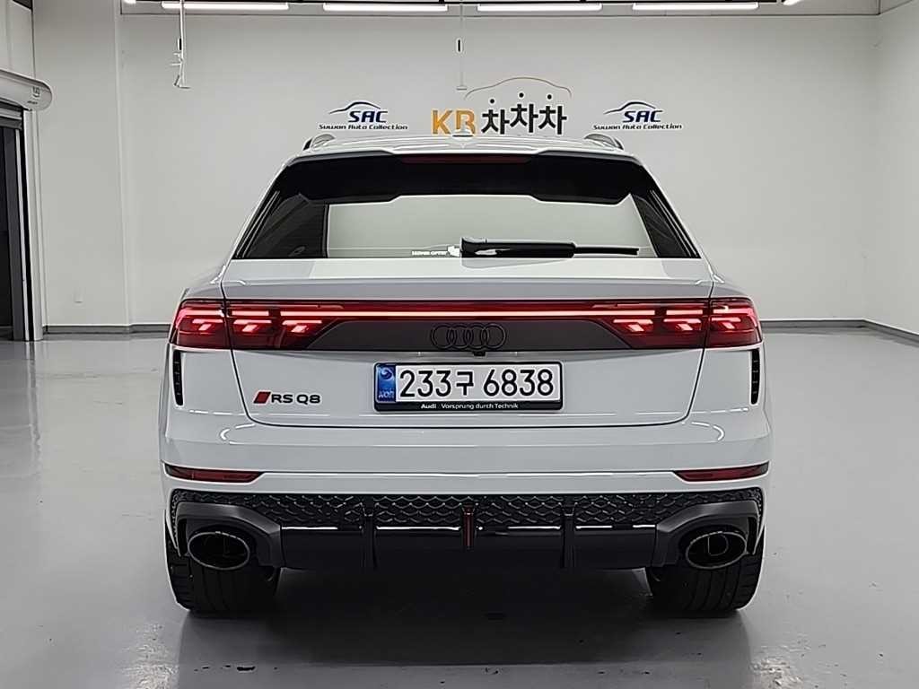 아우디 RSQ8 퍼포먼스 이미지 3